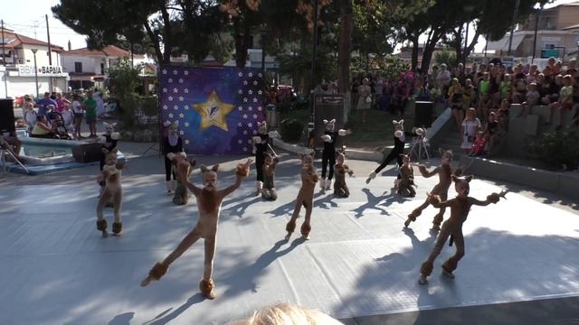 Самые классные танцующие кошечки в Греции 2019 смотреть онлайн