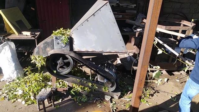 Самодельный дробильный станок для веток диаметром до 100 мм смотреть онлайн