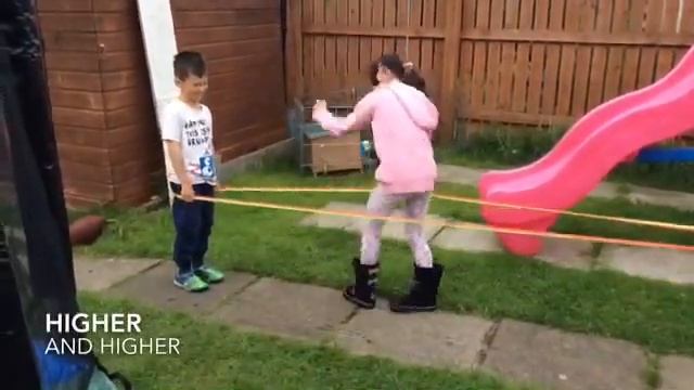 French Skipping - Traditional Outdoor Games Challenge No 13 смотреть онлайн