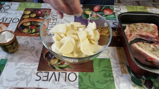 Наш рецепт антрекотов в духовке - Our recipe steaks in the oven. смотреть онлайн