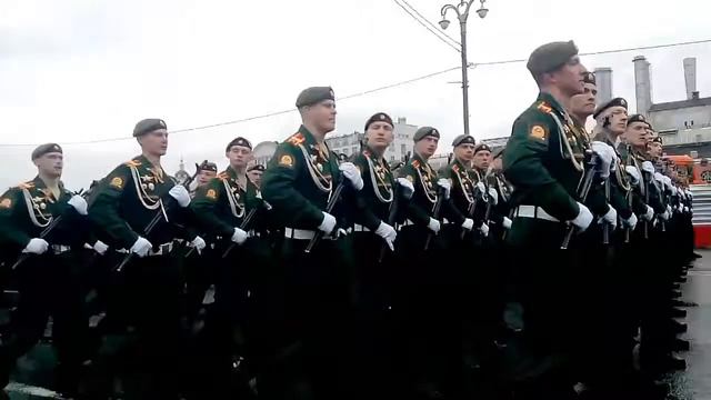 Начало парада в Москве смотреть онлайн