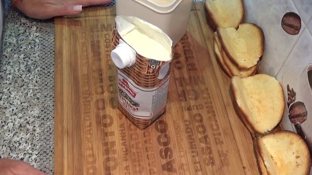 ПОТРЯСАЮЩЕ ВКУСНОЕ БИСКВИТНОЕ ПИРОЖНОЕ С ТВОРОЖНЫМ КРЕМОМ! СЪЕДАЮТСЯ МОМЕНТАЛЬНО | Irina Belaja смотреть онлайн