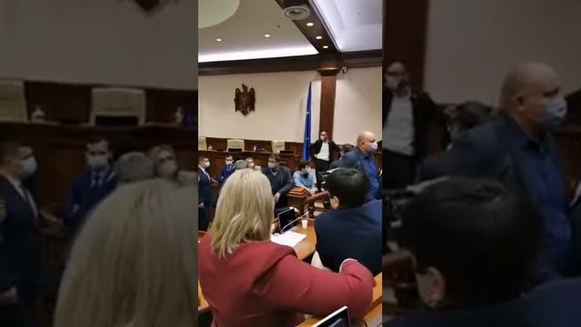 Стычки в Парламенте в момент принятия бюджета Республики Молдова на 2021 год смотреть онлайн