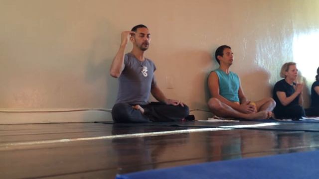 Duncan Wong - Hari Om Tat Sat Mantra смотреть онлайн