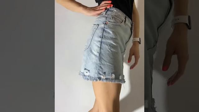 Джинсовая юбка в голубом цвете с Мики на кармане смотреть онлайн