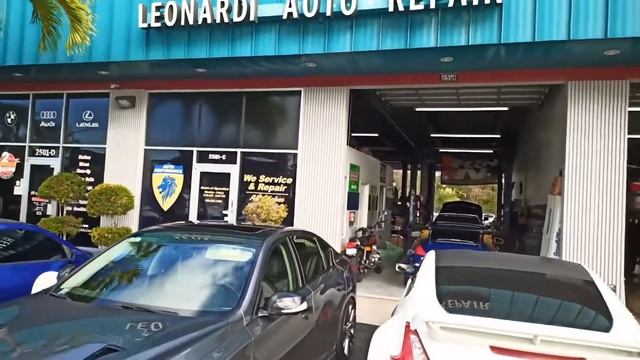 Infiniti Q50 at Leonardi Auto Repair смотреть онлайн