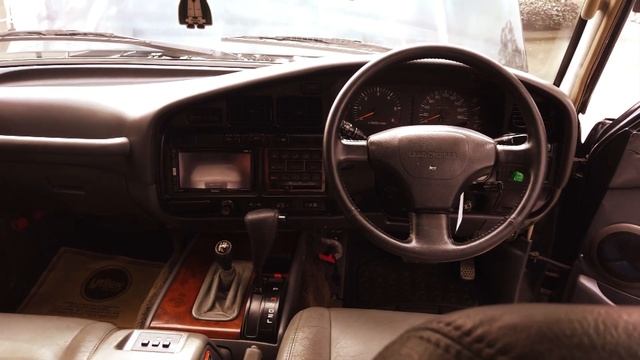 Toyota Landcruiser VX 80 Limited Wagon смотреть онлайн