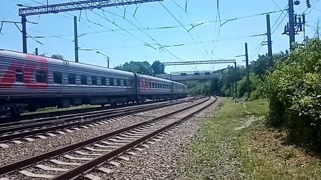 Электровоз ЭП1М-466 с пассажирским поездом №501Г Киров - Анапа смотреть онлайн
