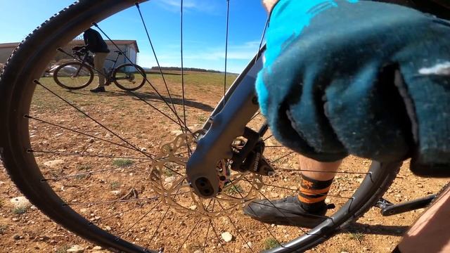 5 GRAVELS en Test ? : BMC, GENESIS, RONDO, CANNONDALE, MONDRAKER - Gravel Test Tour - Partie 1 смотреть онлайн