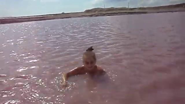 Сиваш источник с розовой рапой(солевая вода) насыщенная минералами и бета-каротином смотреть онлайн