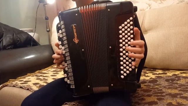 Баян "Юпитер-1ДНВ", диапазон 37х60, 1 голосный, не выборный, 3х рядный. Продаю. смотреть онлайн