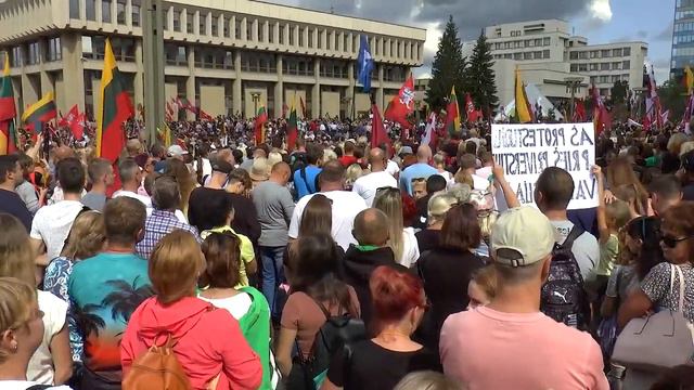 Darjina Vanda 210810 - Kas Pasiskiepijo – Gerkite Petruškas! (kazimierasjuraitis.lt)