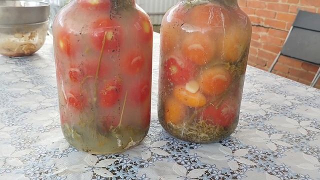 Показываю  и пробую свои бочковые огурцы и томаты по своим рецептам!