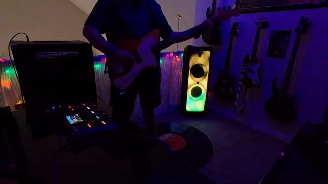 "Pour Some Sugar On Me" Def Leppard/Cricketbug Sessions Fender Meteora Bass Cover #defleppard смотреть онлайн
