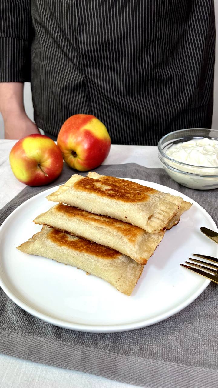 Хрустящий пирожок из тоста с яблочно-коричной начинкой. Давайте приготовим его?