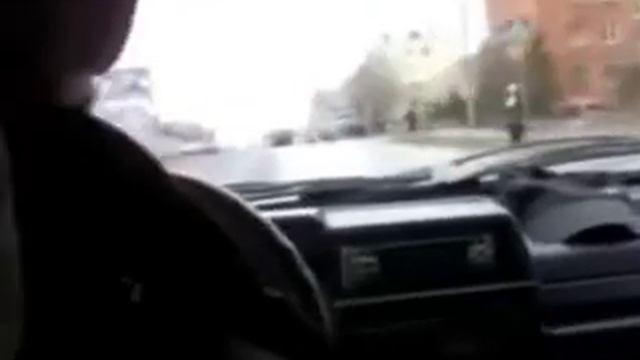 Когда при повороте не смотрят в зеркала заднего вида смотреть онлайн