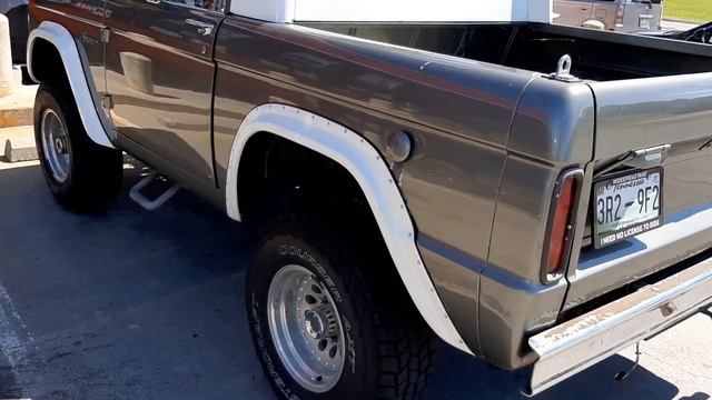 1966 Ford Bronco. 289/3 speed on the column. Look what I found at our local auto parts store today. смотреть онлайн