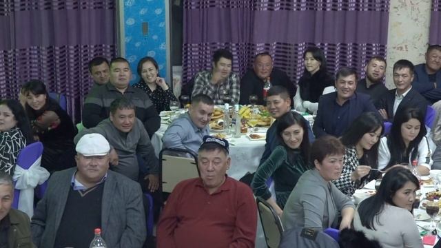 Уйгурский тамада Камунар Турсунов ВЗОРВАЛ ЗАЛ смешно до слез смотреть онлайн