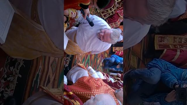 Митрополит Василій, слідуючи прикладу Ісуса Христа, омив ноги священникам смотреть онлайн