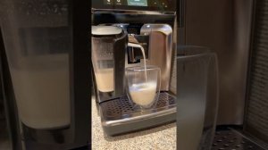 Кофемашина Philips EP5447/90 5400 Series LatteGo - приготовление капучино из молока Parmalat