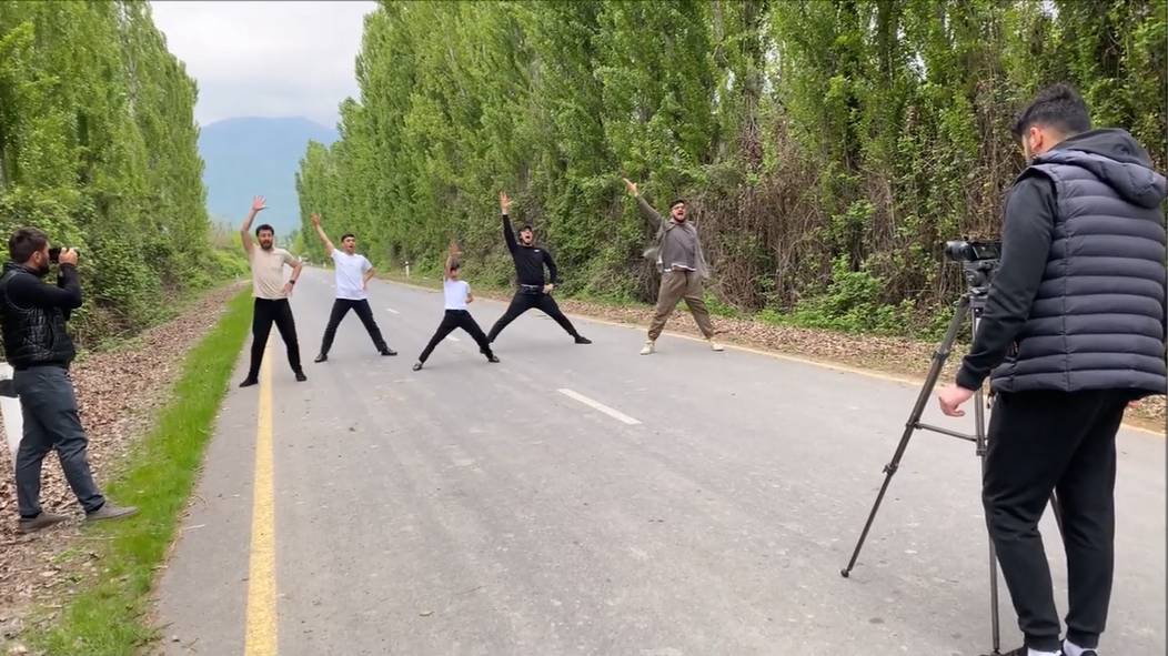 Милана Лезгинка 2024 Парни Танцуют Супер Аэропорт Balaken Dance Lezginka Milana ALISHKA За Кулисами смотреть онлайн