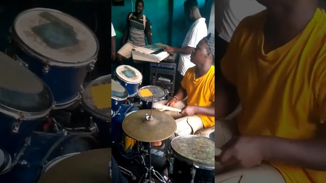 LUCKY DUBE FT DRUMMER ONE COPY смотреть онлайн