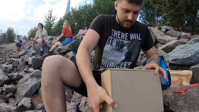 Распаковка случайного подарка/VK FEST 2018 в Питере. смотреть онлайн