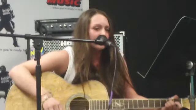 Open Mic Night - Daddy's Dedham - Maria Earabino смотреть онлайн
