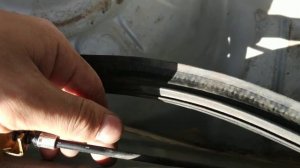 Как открыть машину если ключи остались в салоне Mazda Familia