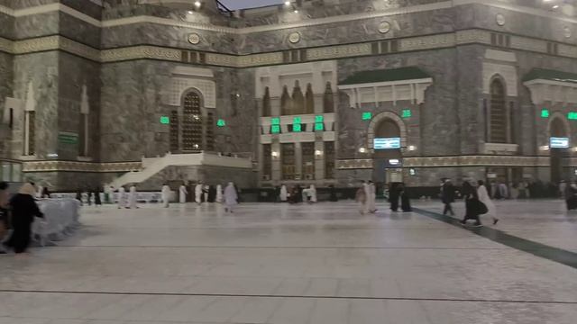 شاهد ساعتين من الأمطار الغزيرة على مكة المكرمة والمسجد الحرام смотреть онлайн