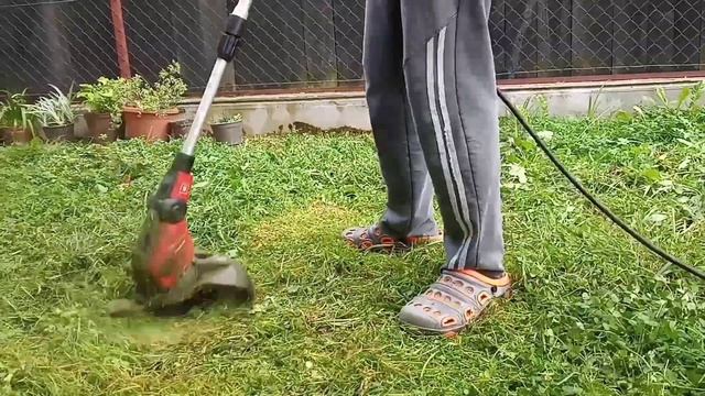 In Use Einhell GC-ET 4530 Grass Trimmer / Einhell Električni Trimer GC-ET 4530