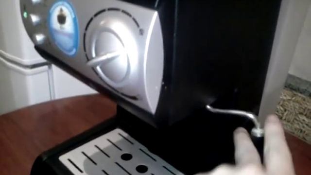 Кофеварка эспрессо Vitek 1511 смотреть онлайн