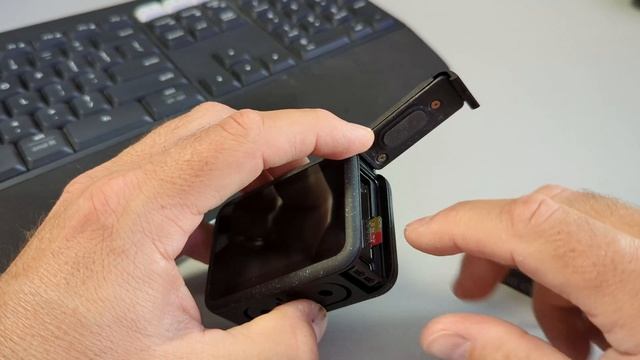 How to Install Memory Card & Battery in GoPro Hero 12 Black смотреть онлайн
