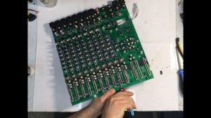 Ремонт микшерного пульта Soundcraft Signature 12. Замена фейдеров (потенциометров)