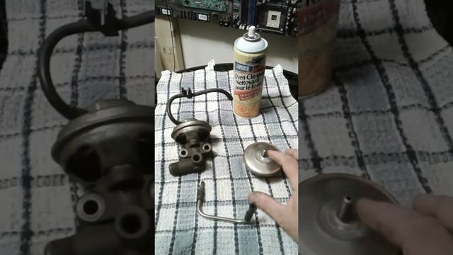 How to clean EGR valve and vacuum solenoid 1998 Nissan Pathfinder смотреть онлайн