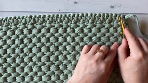 УДОБНАЯ И КРАСИВАЯ СУМКА ИЗ ТРИКОТАЖНОЙ ПРЯЖИ