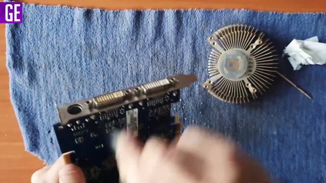Cleaning An Asus GeForce 8600 GT Graphics Card смотреть онлайн
