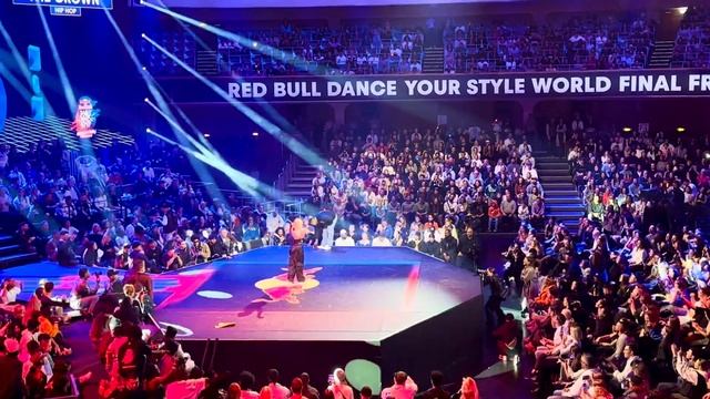 The Crown vs Waackxxy Dance Battle - World Finals Red Bull Dance Your Style Frankfurt Nov 23 смотреть онлайн