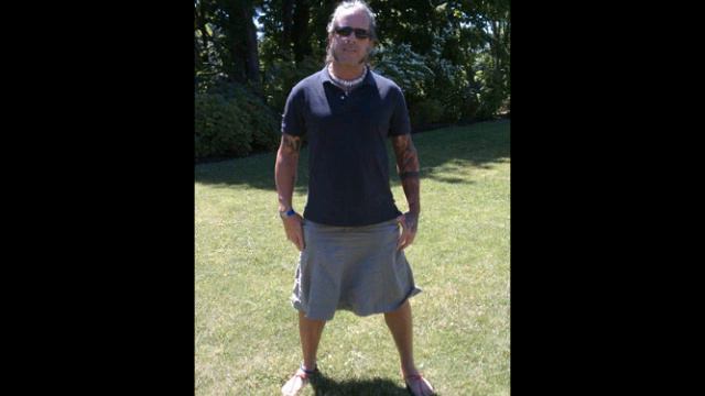 Why don't more men wear skirts смотреть онлайн