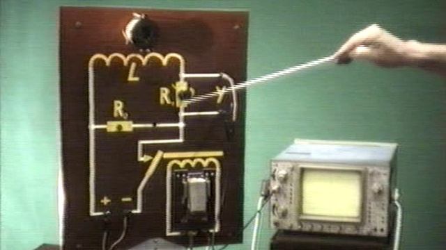 ТОКИ ПРИ ЗАМЫКАНИИ И РАЗМЫКАНИИ ЦЕПИ.ФИЗИКА.ХРОНИКА смотреть онлайн
