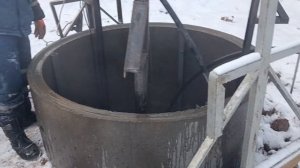 Как собрать масляные разводы в колодце.