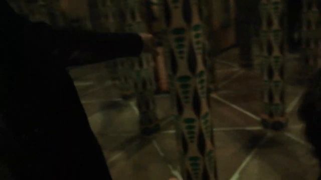 ИЩЕМ ВЫХОД В ЗЕРКАЛЬНЫХ ЛАБИРИНТАХ прогулка в парк чудес Галилео #6 в Новосибирске смотреть онлайн