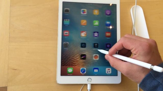 iPhone SE Release Day! смотреть онлайн