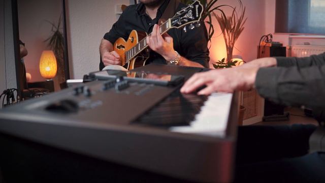 Moon River Henry Mancini 🌜🌊 4k - Instrumental jazz, Piano & Guitar, Felix Mross & Daniel Mai смотреть онлайн