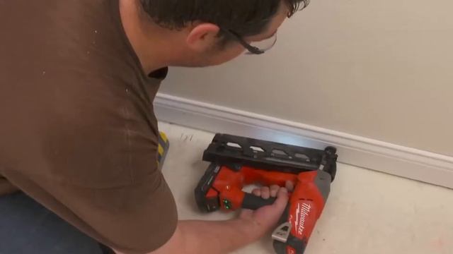 Гвоздезабивной пистолет нейлер Milwaukee® M18 CN18GS 202X FUEL™ аккумуляторный Finish Nailers смотреть онлайн