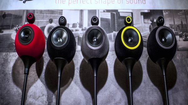 "Deluxe Acoustics" manufacturing review