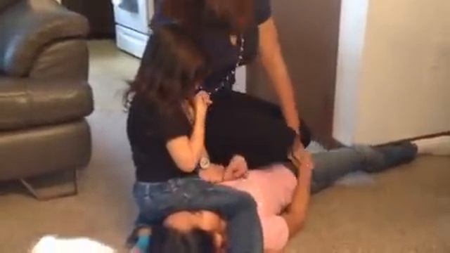 Baby beats up her aunt смотреть онлайн