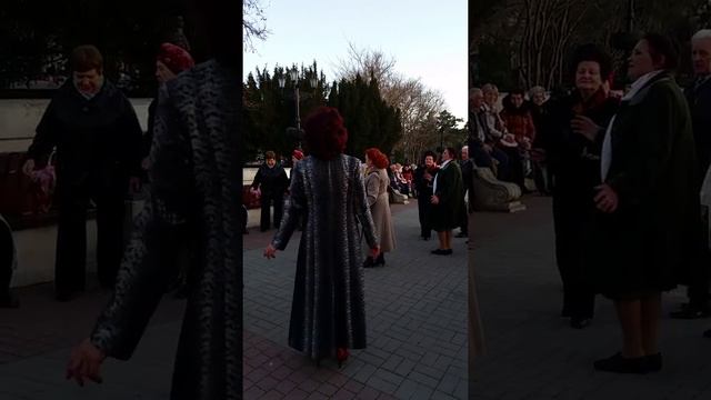 С праздником весны, милые женщины! смотреть онлайн