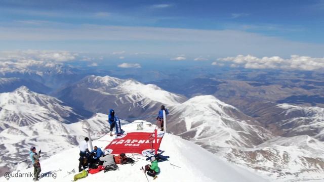 Эльбруса 5642 метра Ринг на вершине , съемка с квадрокоптера. / Elbrus copter / Boxing club Udarnik смотреть онлайн