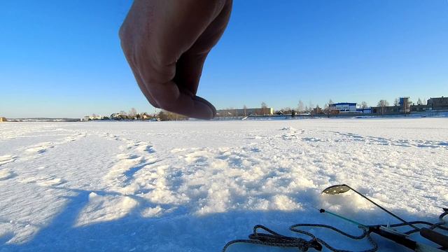 Рыбалка. Ловим живца. Ловля плотвы зимой. смотреть онлайн